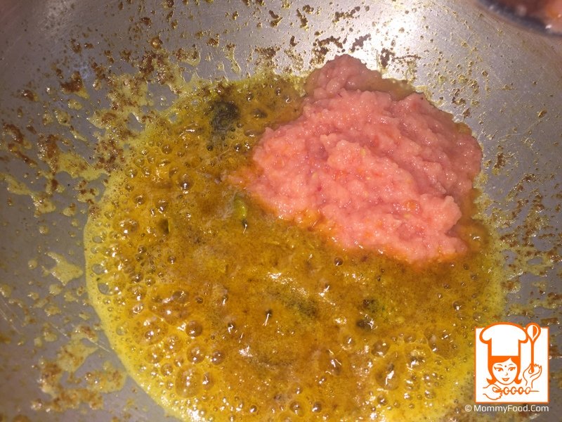 Add and saute tomato onion gravy for 2 minutes